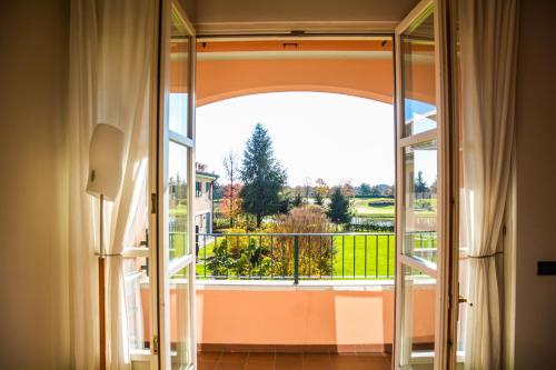 Terrazzo/balcone, Mysa Properties - Bilocale Golf Club Le Robinie in Solbiate Olona Terrazzo/balcone, Mysa Properties - Bilocale Golf Club Le Robinie in Solbiate Olona