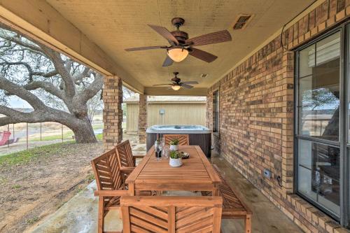 Waterfront Lake Brownwood Home with Hot Tub! in Brownwood (TX) Waterfront Lake Brownwood Home with Hot Tub! in Brownwood (TX)