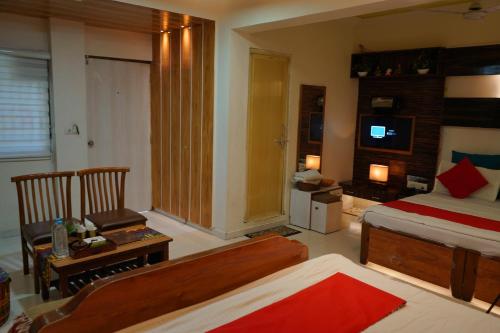 Hotel Krishna Ahmedabad near สนามบินนานาชาติสรทารวัลลภภัย ปาเตล Hotel Krishna Ahmedabad near สนามบินนานาชาติสรทารวัลลภภัย ปาเตล