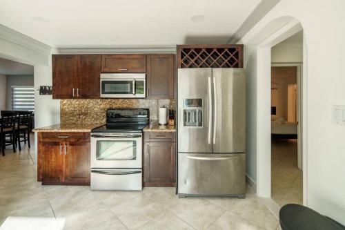 Beautiful 7-Bedroom Villa with Pool in هياليه Beautiful 7-Bedroom Villa with Pool in هياليه