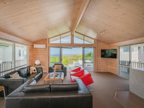 Зовнішній вигляд готелю, Ocean Beach Beauty - Tairua Holiday Home in Тайруа Зовнішній вигляд готелю, Ocean Beach Beauty - Tairua Holiday Home in Тайруа