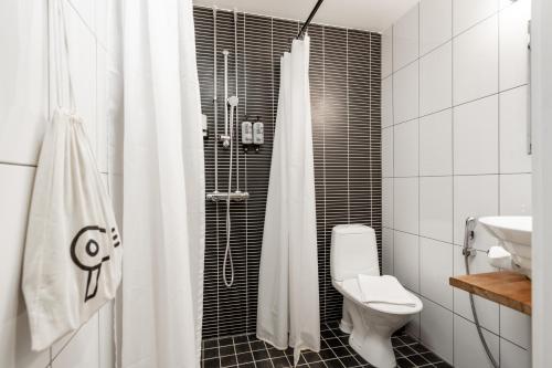 Bathroom, Bob W Kluuvi in Helsinki City Center Bathroom, Bob W Kluuvi in Helsinki City Center