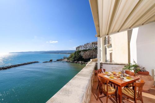 Balcony/terrace, Terrazza Ripa by BarbarHouse in Vieste Balcony/terrace, Terrazza Ripa by BarbarHouse in Vieste