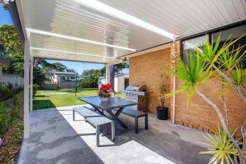 Sea and Sun Pet Friendly 4 Mins to Beach in Callala Beach Sea and Sun Pet Friendly 4 Mins to Beach in Callala Beach