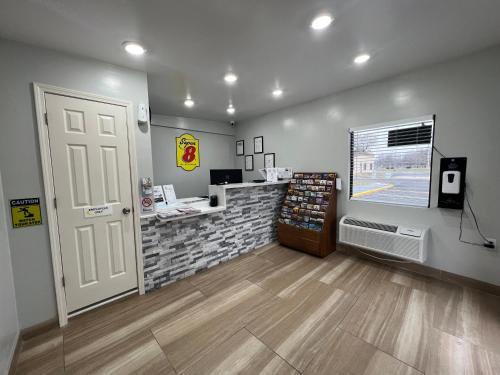 Lobby, Super 8 by Wyndham Paducah I-24 Exit 4 in Paducah Lobby, Super 8 by Wyndham Paducah I-24 Exit 4 in Paducah