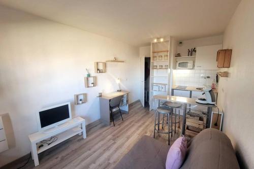 Fully equipped apartment St Charles station in District 03 Fully equipped apartment St Charles station in District 03