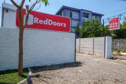 Exterior view, RedDoorz near Tugu Kartasura near Rumah Sakit Khusus Bedah Karima Utama Exterior view, RedDoorz near Tugu Kartasura near Rumah Sakit Khusus Bedah Karima Utama