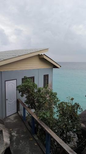 Rocky resort in Thian Og Bay Rocky resort in Thian Og Bay