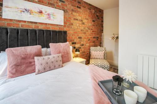 Spacious, Elegant City Centre Apartment with FREE WIFI