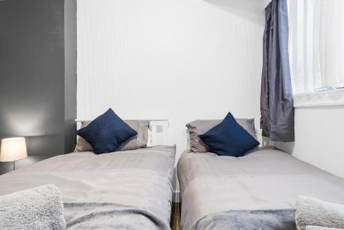 Casa de 135 m2, 4 quarto(s) e 1 banheiro(s) em Aeroporto Birmingham (Spacious 4 Bedroom House located near BHX & NEC) near Sheldon Country Park Casa de 135 m2, 4 quarto(s) e 1 banheiro(s) em Aeroporto Birmingham (Spacious 4 Bedroom House located near BHX & NEC) near Sheldon Country Park
