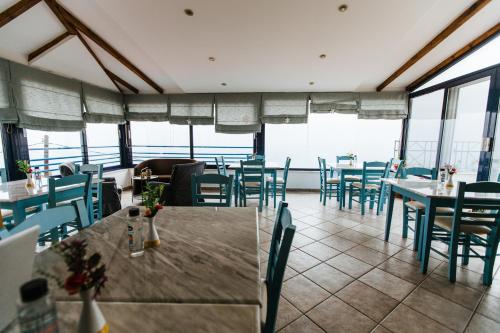 레스토랑, Hotel Christina - Happy Days in 카리차 (에브리메니) 레스토랑, Hotel Christina - Happy Days in 카리차 (에브리메니)