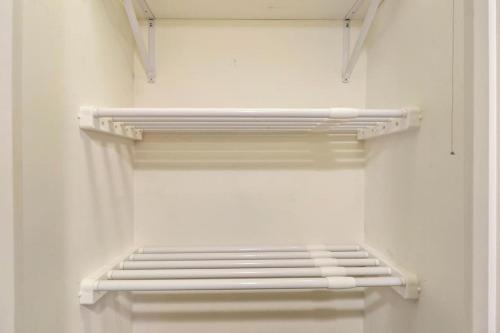 1BR Apartment in Quiet Arlington Neighborhood - Salem 3C in Arlington Heights (IL) 1BR Apartment in Quiet Arlington Neighborhood - Salem 3C in Arlington Heights (IL)