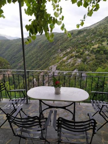 Κάσα ανοάστρα (casa anoastră), Syrrako Ioanninon (Κασα ανοαστρα (casa anoastra), Syrrako Ioanninon) in Sirako Κάσα ανοάστρα (casa anoastră), Syrrako Ioanninon (Κασα ανοαστρα (casa anoastra), Syrrako Ioanninon) in Sirako