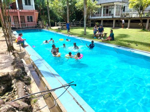 수영장, Iman D'Semungkis Resort & Training Center Hulu Langat in 훌루 랑갓 수영장, Iman D'Semungkis Resort & Training Center Hulu Langat in 훌루 랑갓