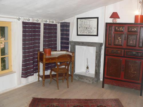 This photo about Chambres d'Hotes Le Petit Siam : le calme en centre ville shared on HyHotel.com