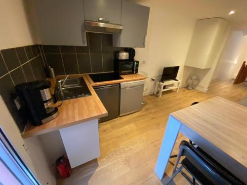 Paris Eiffel Tower et Disney apartments, parkings gratuits et securises, 10 minutes metro to Paris in Nogent-sur-Marne Paris Eiffel Tower et Disney apartments, parkings gratuits et securises, 10 minutes metro to Paris in Nogent-sur-Marne