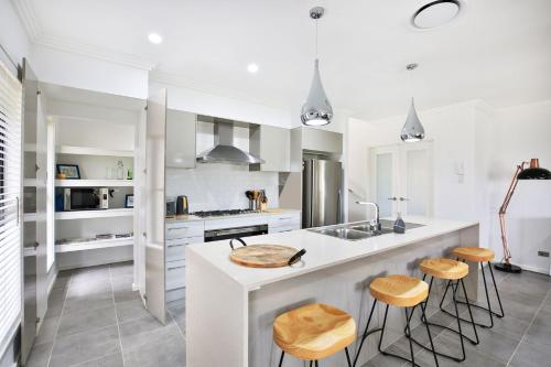 Rockwall - Pet-Friendly - Fire Pit in Bundanoon Rockwall - Pet-Friendly - Fire Pit in Bundanoon