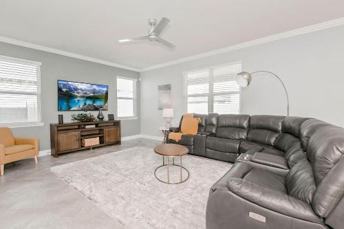 Guestroom, Spacious 4 Bed Home near Orlando Gated Pool Access in Sanford (FL) Guestroom, Spacious 4 Bed Home near Orlando Gated Pool Access in Sanford (FL)