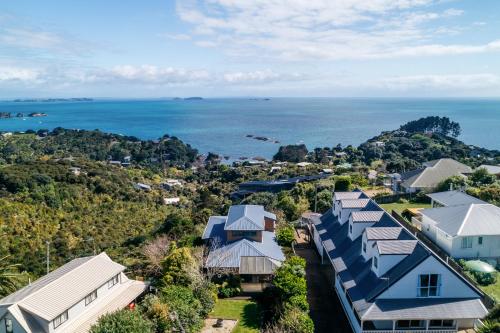 Exterior view, Sol Vista - Oneroa Holiday Home in Oneroa Exterior view, Sol Vista - Oneroa Holiday Home in Oneroa