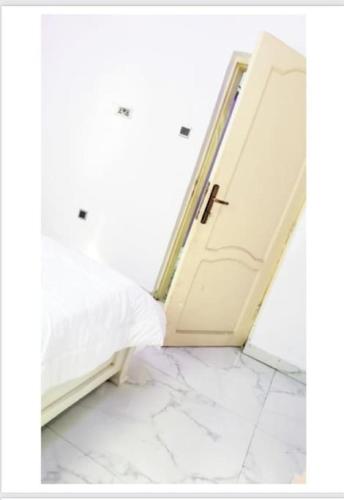 Cheerful 3 bedroom house with a massive garden! in 奥韦里 Cheerful 3 bedroom house with a massive garden! in 奥韦里
