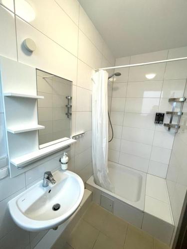 Bathroom, RixHouse in Neukölln Bathroom, RixHouse in Neukölln