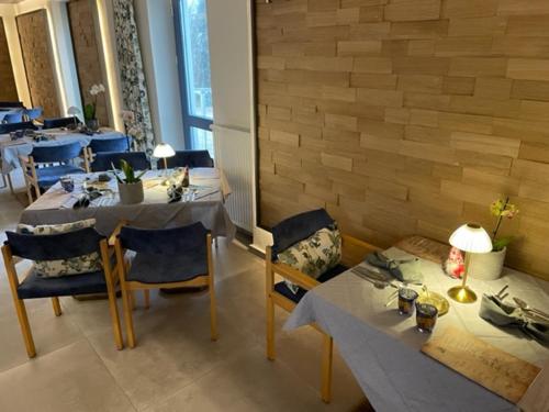 Restaurant, Hotel Kreuzbergbaude beim Berzdorfer See mit Wohlfühl Sauna (Hotel Kreuzbergbaude beim Berzdorfer See mit Wohlfuhl Sauna) in Lohmen Restaurant, Hotel Kreuzbergbaude beim Berzdorfer See mit Wohlfühl Sauna (Hotel Kreuzbergbaude beim Berzdorfer See mit Wohlfuhl Sauna) in Lohmen