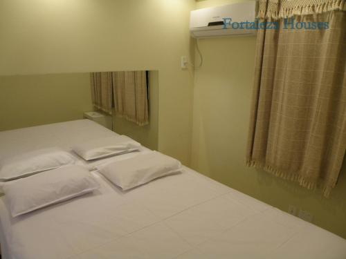 This photo about Porto de Iracema - Fortaleza houses shared on HyHotel.com