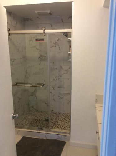 5 bedroom and 3 bathroom large home to share private room/bath