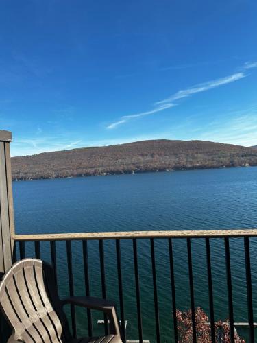 陽台/露台, Lakeside Condo with plenty of amenities close to Bristol Mountain - permit - 2024-0018 in 那不勒斯 (NY) 陽台/露台, Lakeside Condo with plenty of amenities close to Bristol Mountain - permit - 2024-0018 in 那不勒斯 (NY)