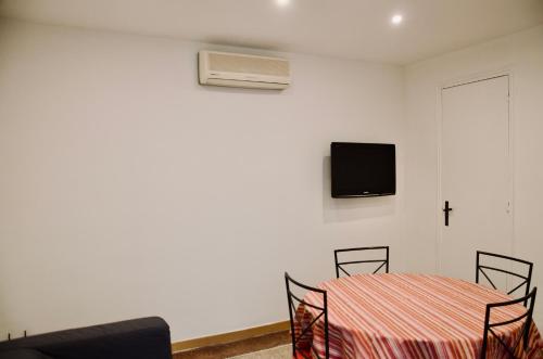 Shared lounge/TV area, Pavillon Lilly in Menton Shared lounge/TV area, Pavillon Lilly in Menton