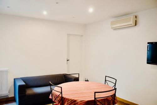 Shared lounge/TV area, Pavillon Lilly in Menton Shared lounge/TV area, Pavillon Lilly in Menton