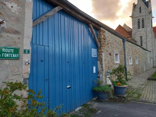le Portail bleu in Chatres (Ile-de-France) le Portail bleu in Chatres (Ile-de-France)