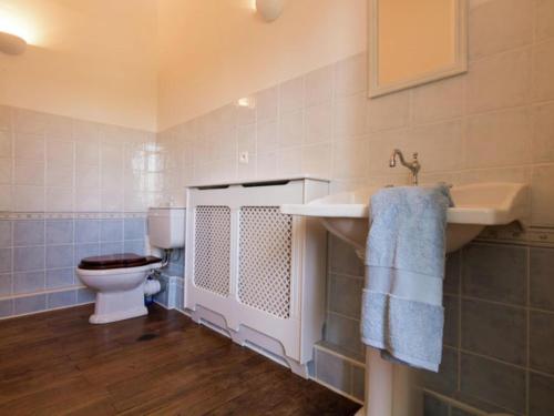 Bathroom, Le Petit Chateau in Brouchaud Bathroom, Le Petit Chateau in Brouchaud