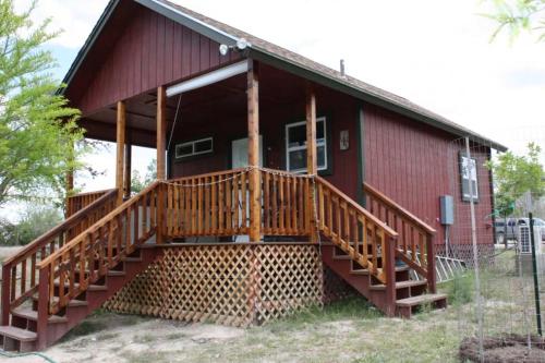 Bandera Stronghold - Red Cloud Cabin in Bandera (TX) Bandera Stronghold - Red Cloud Cabin in Bandera (TX)