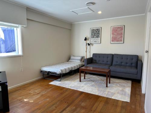 Sweet Little Home in Auckland Sweet Little Home in Auckland