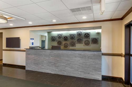 Előcsarnok, Best Western PLUS South Hill Inn in South Hill (VA) Előcsarnok, Best Western PLUS South Hill Inn in South Hill (VA)
