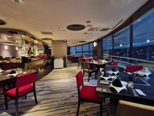 Restaurant, M Hotel Singapore in CBD Restaurant, M Hotel Singapore in CBD