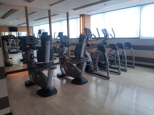 Posh Beds with City View and Pools in Mandaluyong Posh Beds with City View and Pools in Mandaluyong
