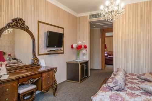 This photo about Shery Holl shared on HyHotel.com