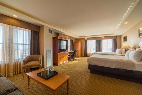 Ambassador Hotel Milwaukee, Trademark Collection by Wyndham in Milwaukee (Wisconsin) Ambassador Hotel Milwaukee, Trademark Collection by Wyndham in Milwaukee (Wisconsin)