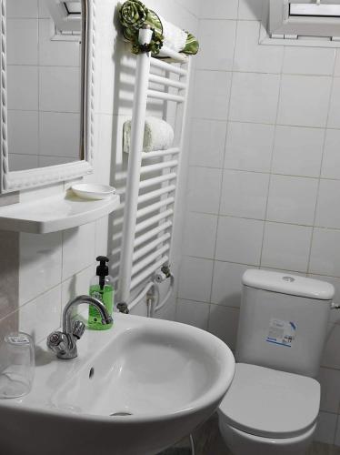 Bathroom, Studio dans un quartier calme 10 min de l'aeroport Tunis Carthage et pres du pole technologique El g in Ariana Bathroom, Studio dans un quartier calme 10 min de l'aeroport Tunis Carthage et pres du pole technologique El g in Ariana