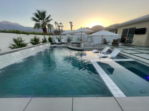 Swimming pool, NEW Listing in La Quinta – Stunning Vacation Home! in La Quinta (CA) Swimming pool, NEW Listing in La Quinta – Stunning Vacation Home! in La Quinta (CA)