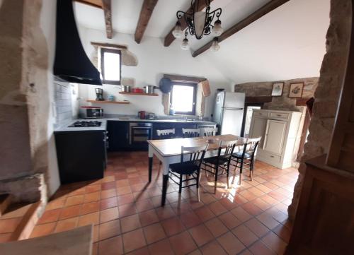 Kitchen, Belle Longere de 10 couchages - lac de vassiviere in Beaumont-du-Lac Kitchen, Belle Longere de 10 couchages - lac de vassiviere in Beaumont-du-Lac