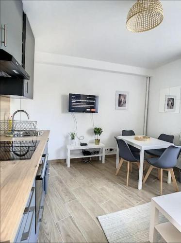 Livry03 Superbe appart cosy aeroport CDG wifi 4 pers in Livry-Gargan Livry03 Superbe appart cosy aeroport CDG wifi 4 pers in Livry-Gargan
