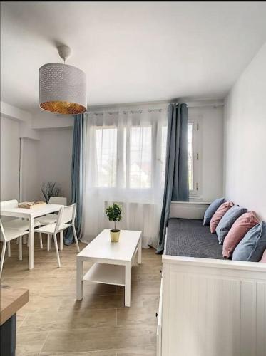 IDF04 Superbe appart cosy aeroport CDG wifi 4 pers in Livry-Gargan IDF04 Superbe appart cosy aeroport CDG wifi 4 pers in Livry-Gargan