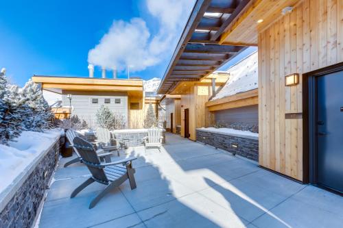 PEAKS HOTEL AND SUITES in Banff (AB) PEAKS HOTEL AND SUITES in Banff (AB)