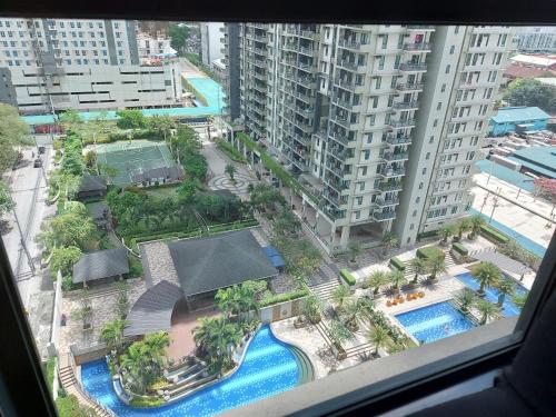 แฟลร์ทาวเวอร์ สเตย์เคชั่นพร้อมสระว่ายน้ำ (Flair Towers Staycation with Pool) in มันดาลูยอง แฟลร์ทาวเวอร์ สเตย์เคชั่นพร้อมสระว่ายน้ำ (Flair Towers Staycation with Pool) in มันดาลูยอง