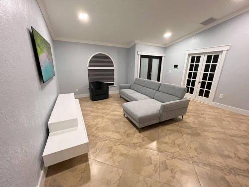 Modern Home w/Spanish tavern in Country Walk Modern Home w/Spanish tavern in Country Walk