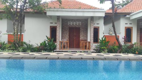 Exterior view, Kristal Garden in Sekotong Exterior view, Kristal Garden in Sekotong