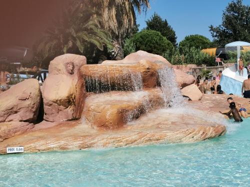 Charmant mobilhome camping Les Sables d'Or 4 etoiles in Le Grau d'Agde Charmant mobilhome camping Les Sables d'Or 4 etoiles in Le Grau d'Agde